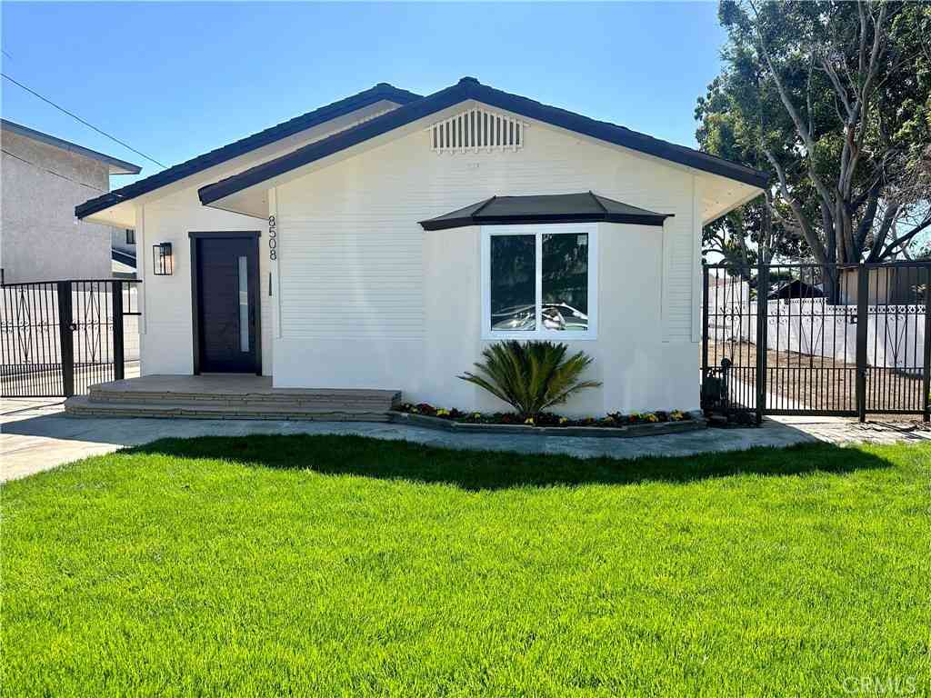 Homes For Sale - 8508 Ramona<br/> Bellflower, CA 90706