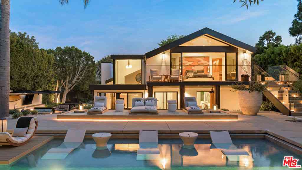Homes For Sale - 28022 Sea Lane Drive<br/> Malibu, CA 90265