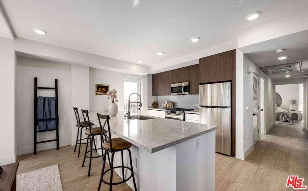 Condo For Rent - 707 S Berendo Street #102<br/> Los Angeles, CA 90005