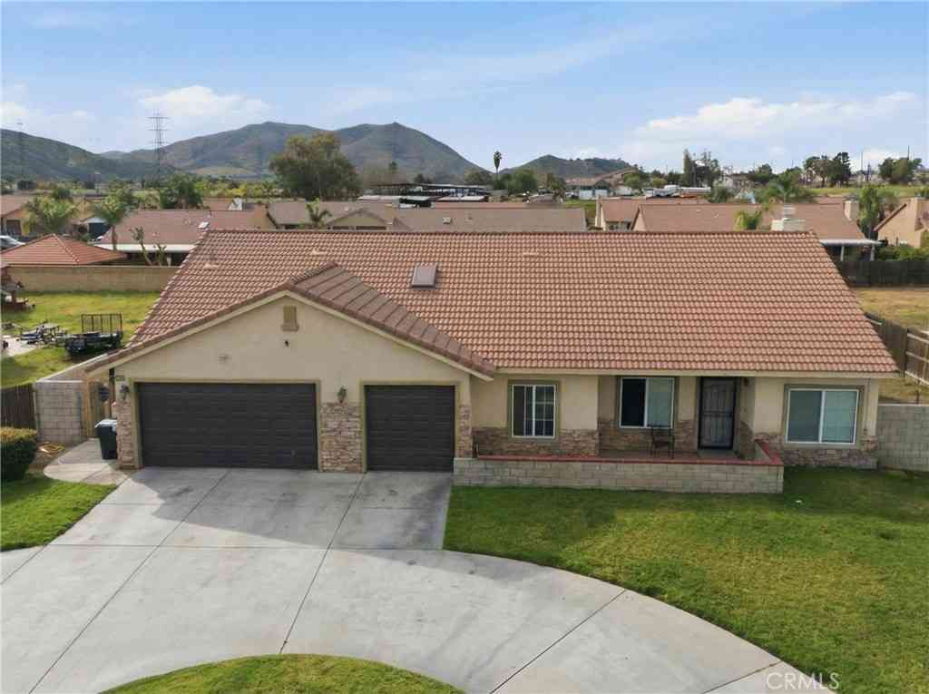 Homes For Sale - 11368 Cactus Ave<br/> Bloomington, CA 92326