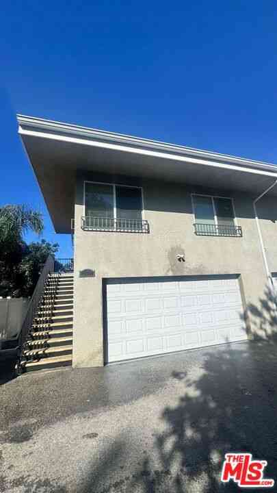 Condo For Rent - 15360 Wyandotte Street<br/> Van Nuys, CA 91406
