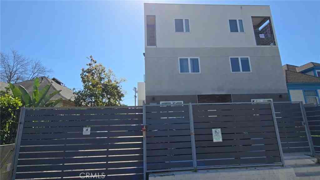 Condo For Rent - 2250 W 14th<br/> Los Angeles, CA 90006