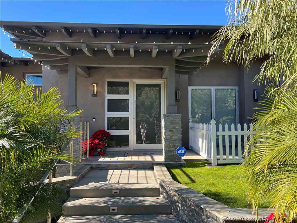 Homes For Sale - 7734 Esterel Drive<br/> San Diego County, La Jolla, CA 92037