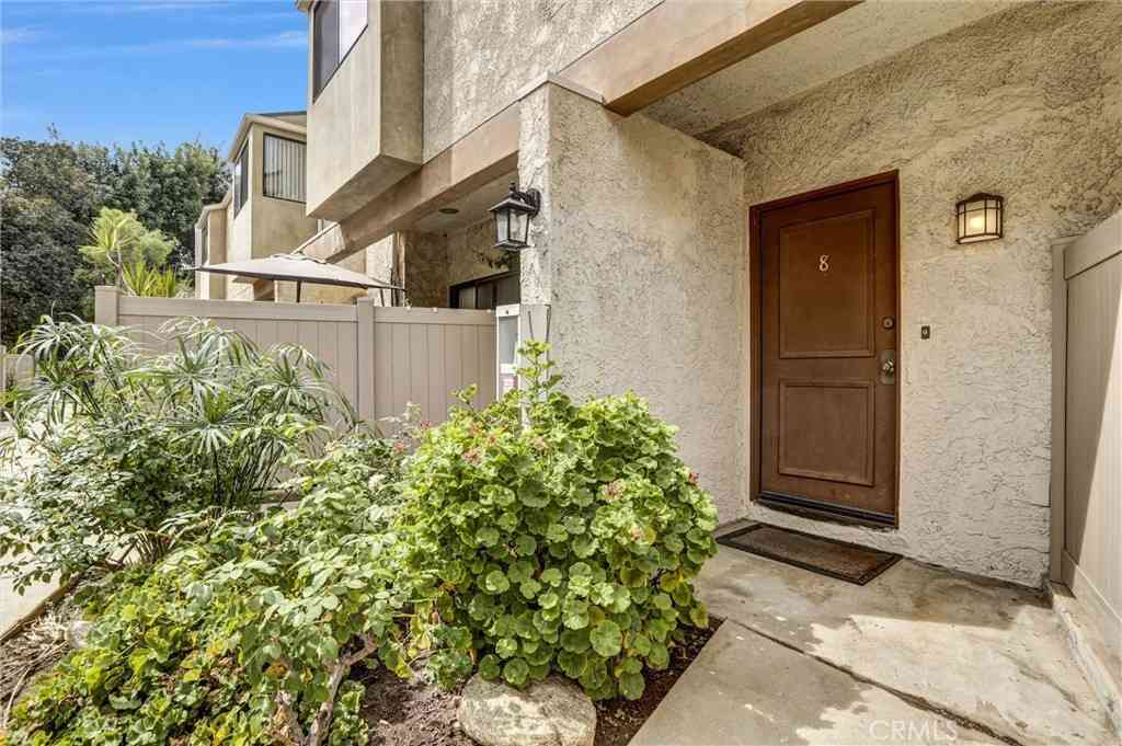 Townhouse For Sale - 18242 Burbank Boulevard #8<br/> Tarzana, CA 91356