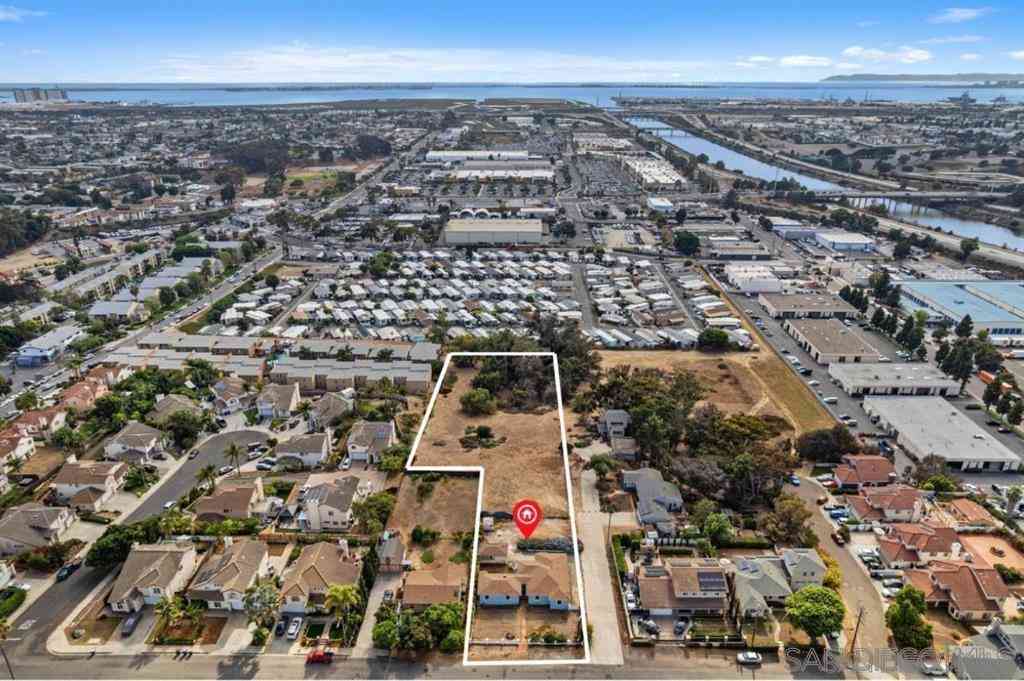 Homes For Sale - 160 N Del Mar Ave<br/> Chula Vista, CA 91910