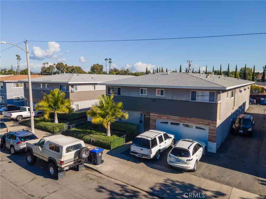 Homes For Sale - 1118-1124 N Mayfair Avenue<br/> Anaheim, CA 92801