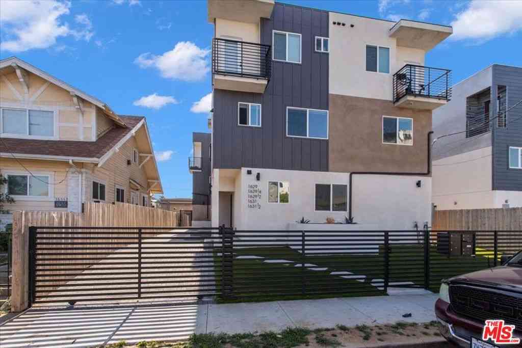 Homes For Sale - 1629 S New Hampshire Avenue<br/> Los Angeles, CA 90006