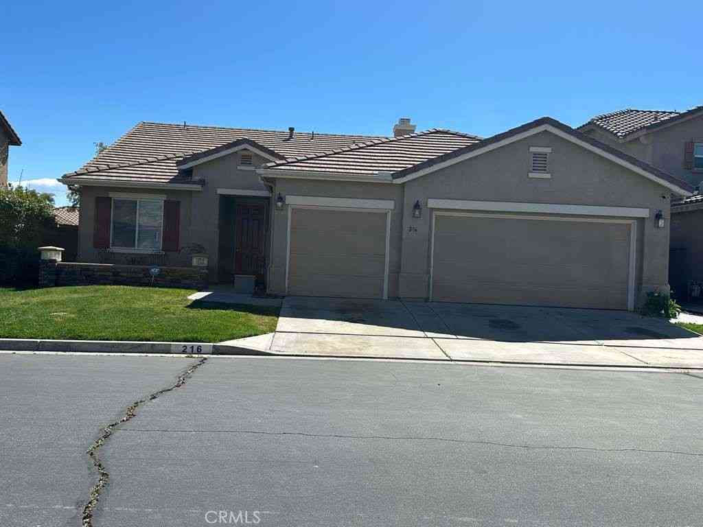 Homes For Sale - 216 La Amistad Way<br/> Hemet, CA 92545
