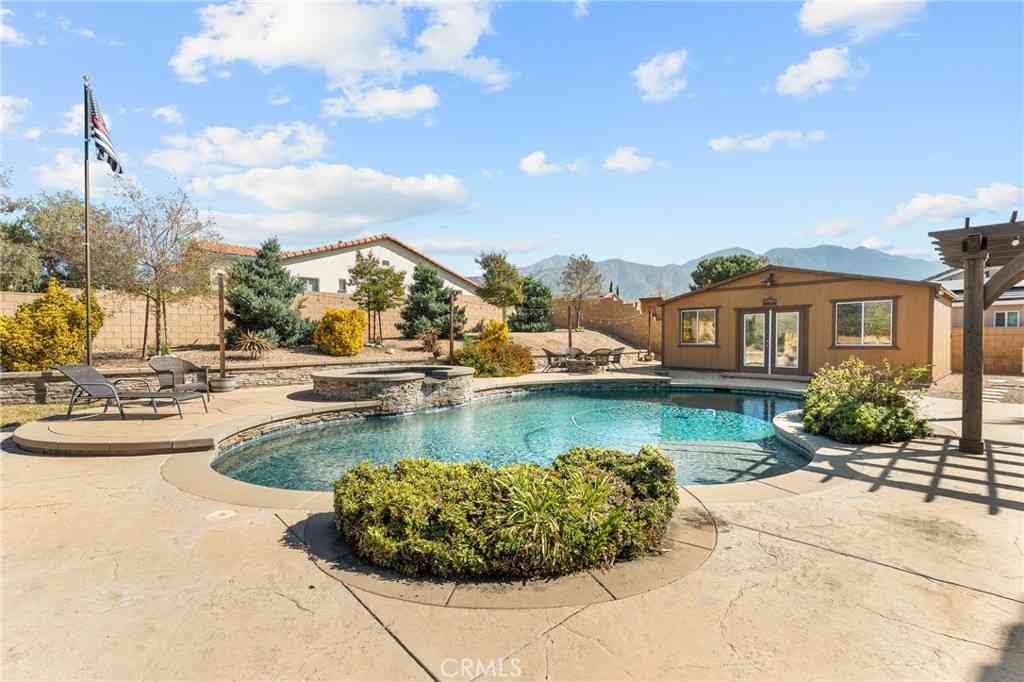 Homes For Sale - 35316 Dry Creek Road<br/> Yucaipa, CA 92399