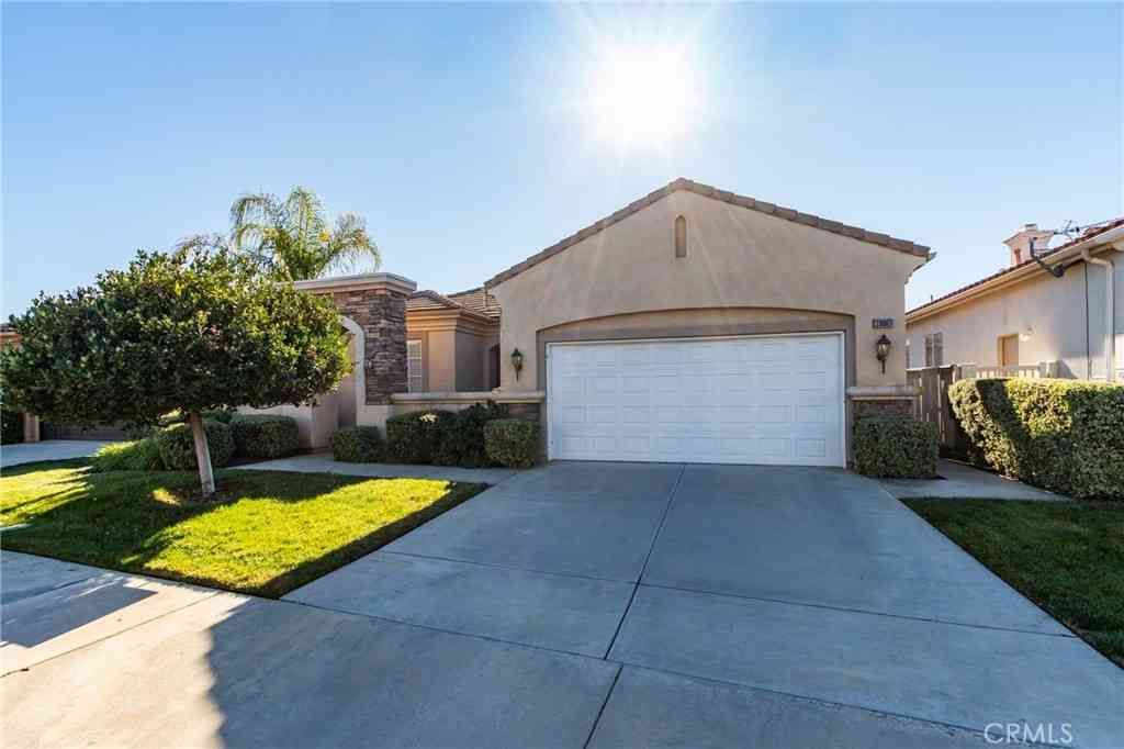 Homes For Sale - 28667 Peach Springs<br/> Menifee, CA 92584