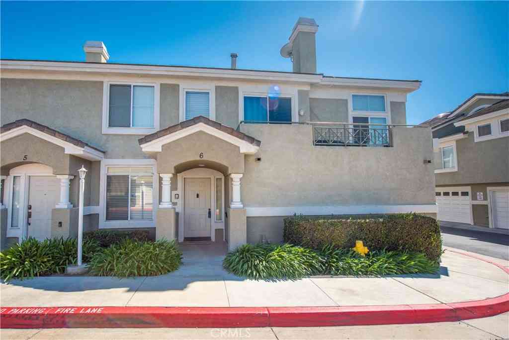Condo For Sale - 2290 Indigo Hills Drive #6<br/> Corona, CA 92879