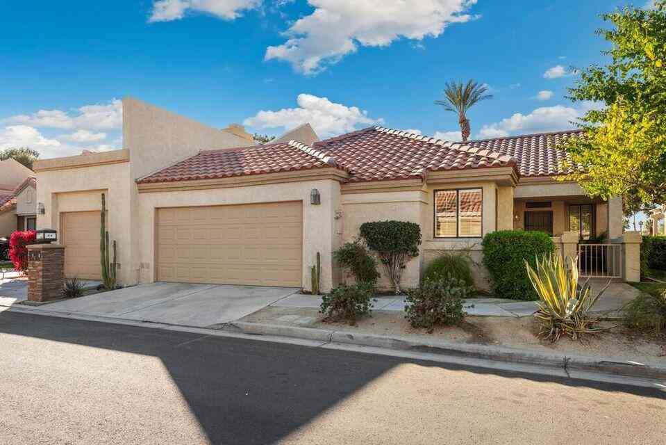 Condo For Rent - 41417 Princeville Lane<br/> Palm Desert, CA 92211