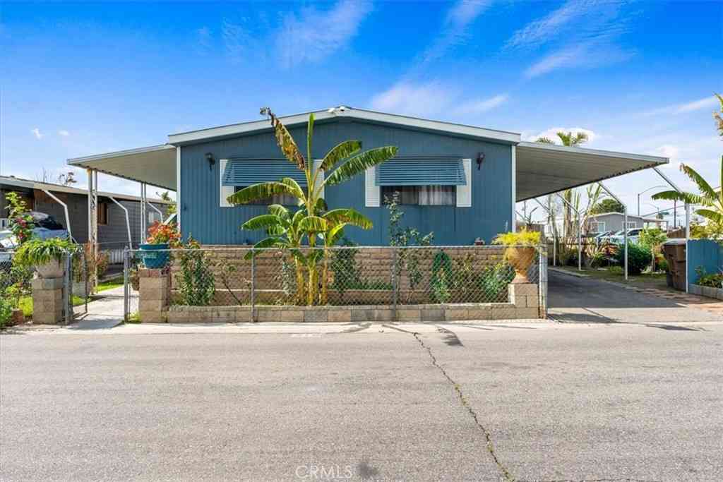 Mobile Home For Sale - 216 Vivian Lane<br/> Bakersfield, CA 93308