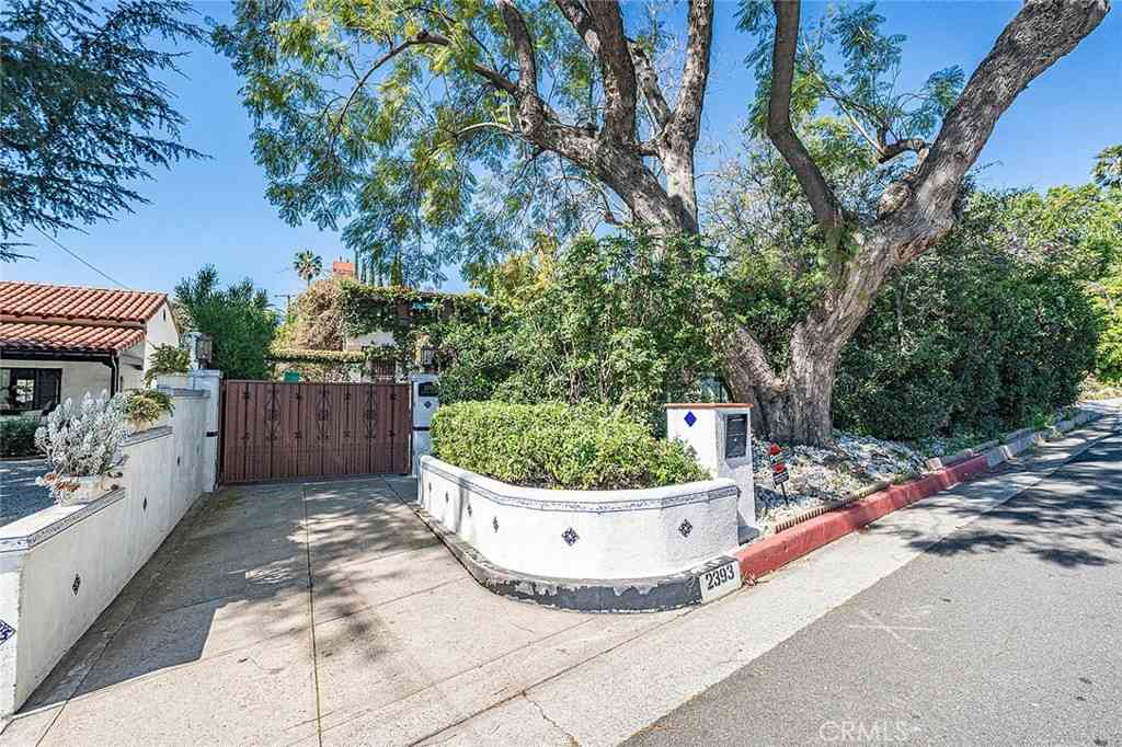 Homes For Sale - 2393 Allen Avenue<br/> Altadena, CA 91001