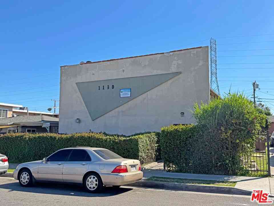 Homes For Sale - 1130 W 97th Street<br/> Los Angeles, CA 90044