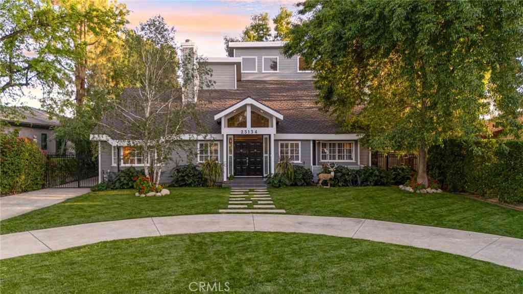Homes For Sale - 23134 Collins Street<br/> Woodland Hills, CA 91367