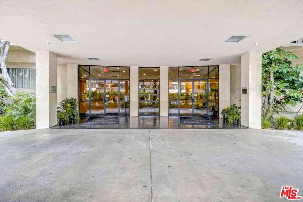 Condo For Rent - 100 S Doheny Drive #813<br/> Los Angeles, CA 90048