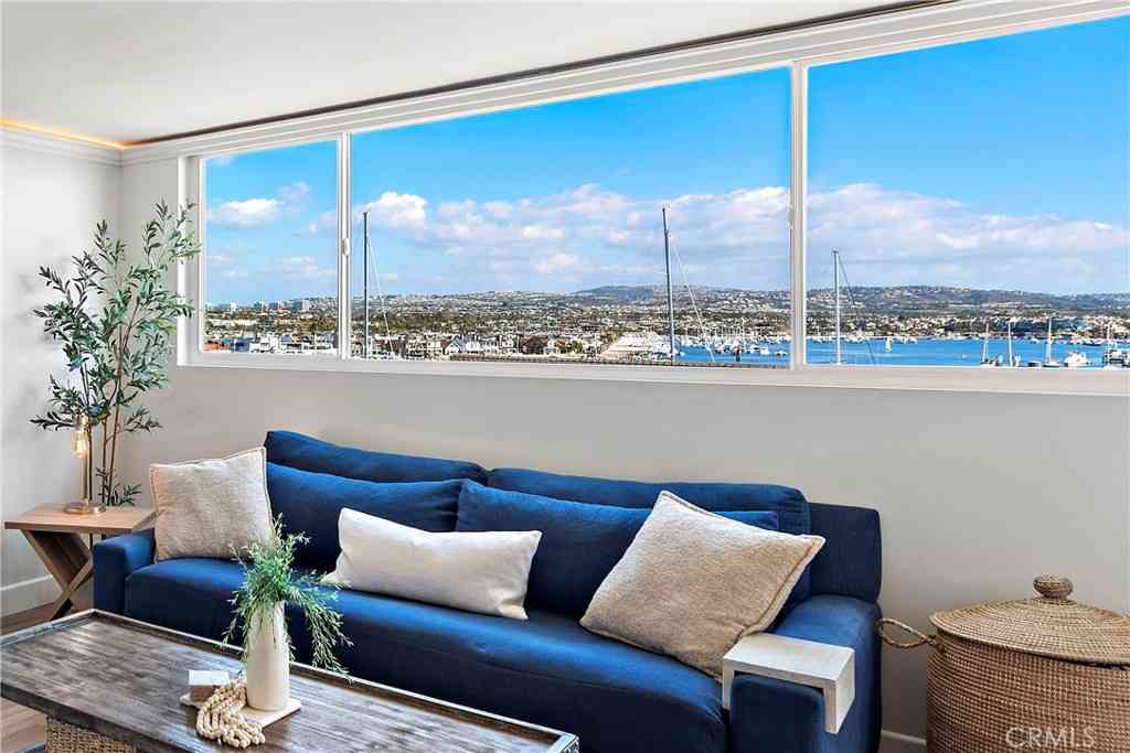 Condo For Sale - 310 Fernando Street #303<br/> Newport Beach, CA 92661