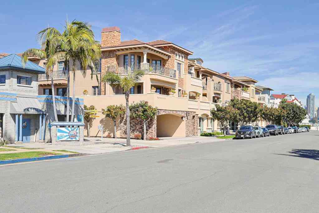 Condo For Rent - 120 C Avenue #201<br/> Coronado, CA 92118