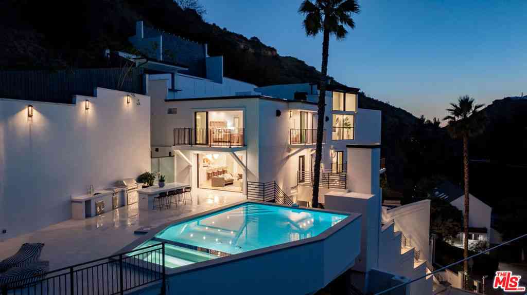 Homes For Sale - 2256 Nichols Canyon Road<br/> Los Angeles, CA 90046