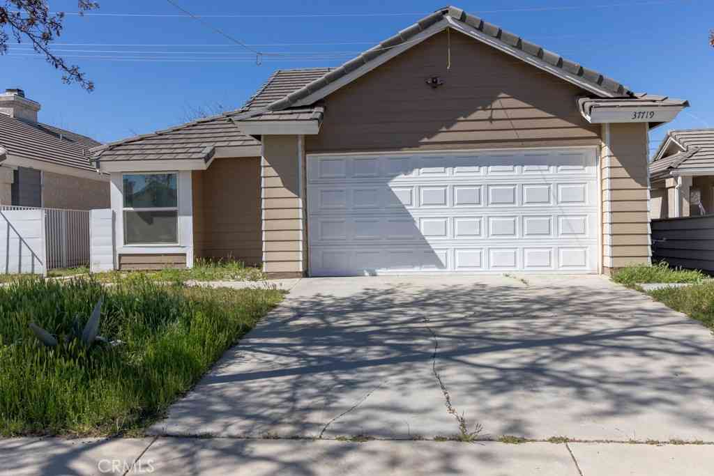 Homes For Sale - 37719 Nantucket Drive<br/> Palmdale, CA 93550