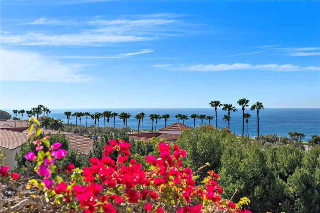 Townhouse For Sale - 20 Sidra<br/> Newport Coast, CA 92657