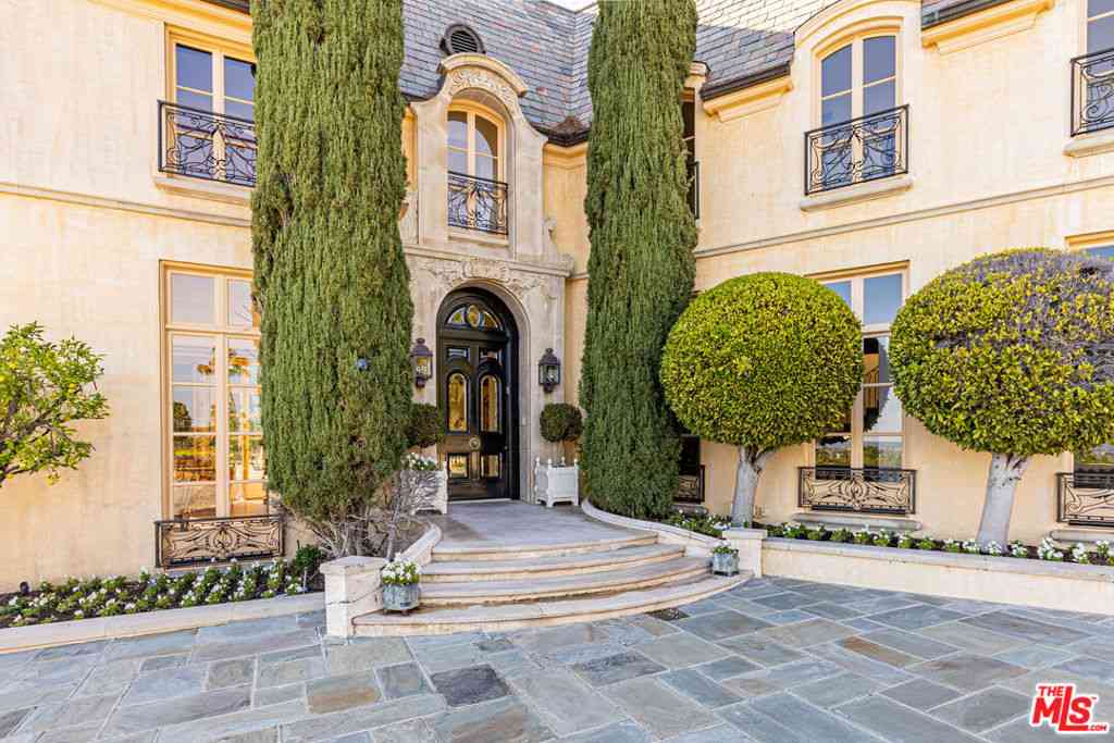 Homes For Sale - 1115 La Altura Road<br/> Beverly Hills, CA 90210