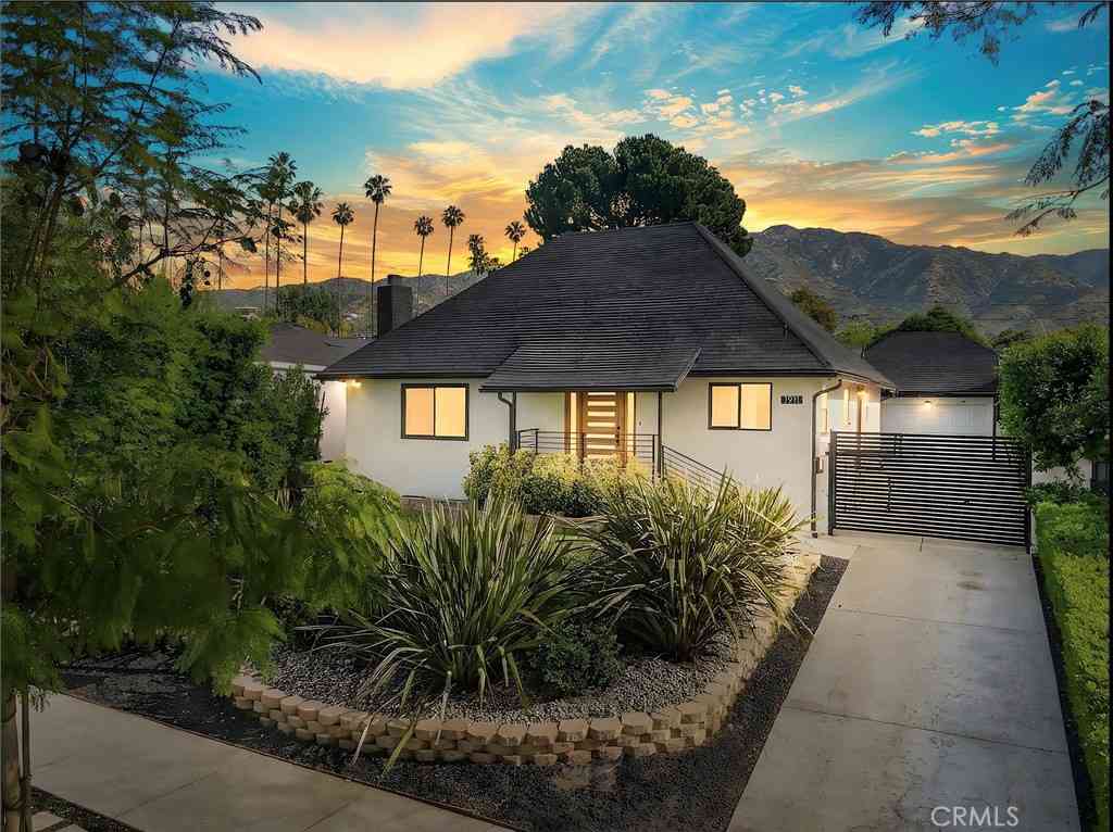 Homes For Sale - 1911 W Kenneth<br/> Glendale, CA 91201