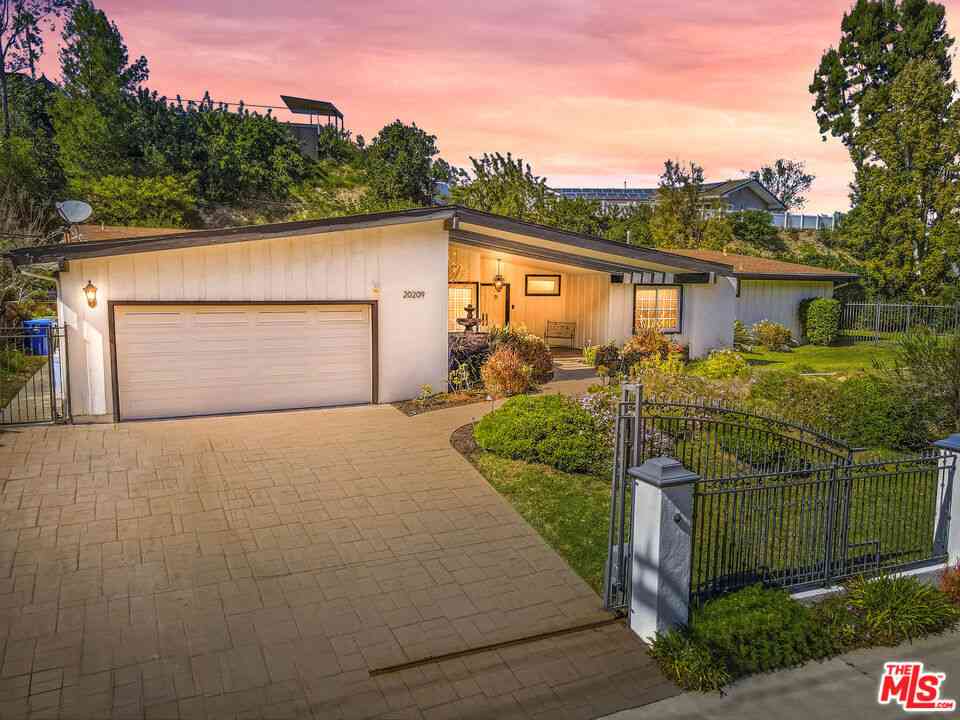 Homes For Sale - 20209 Wells Drive<br/> Woodland Hills, CA 91364