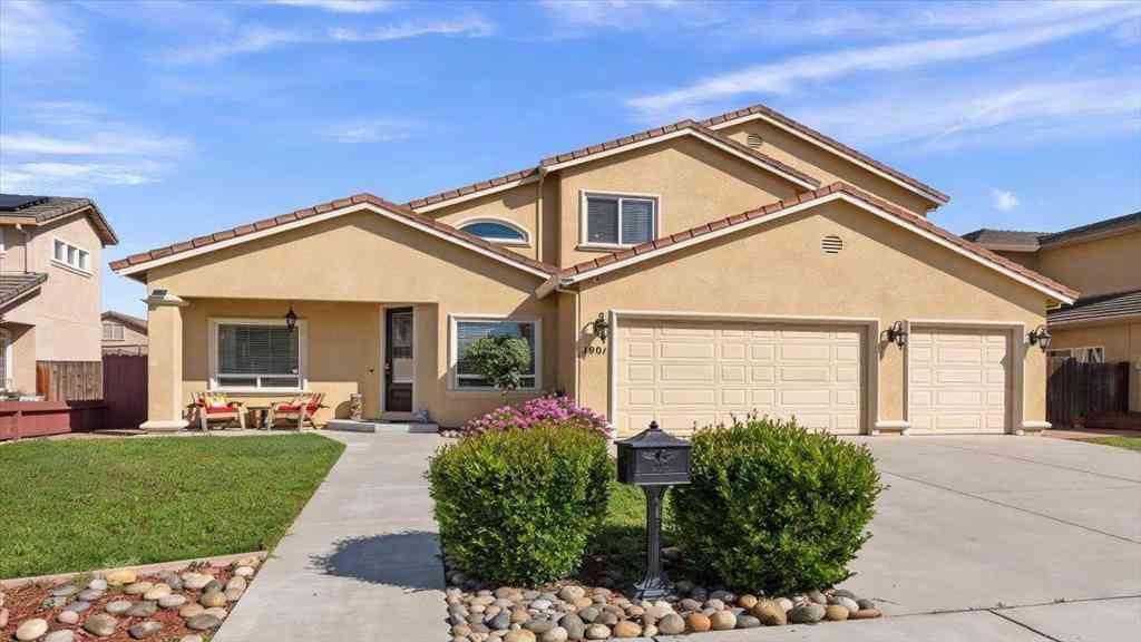 Homes For Sale - 1901 Calistoga Drive<br/> San Benito County, Hollister, CA 95023