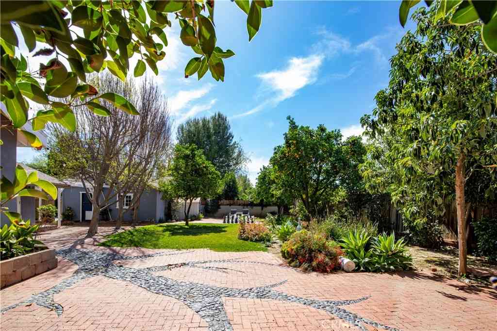 Homes For Sale - 7447 Enfield<br/> Reseda, CA 91335
