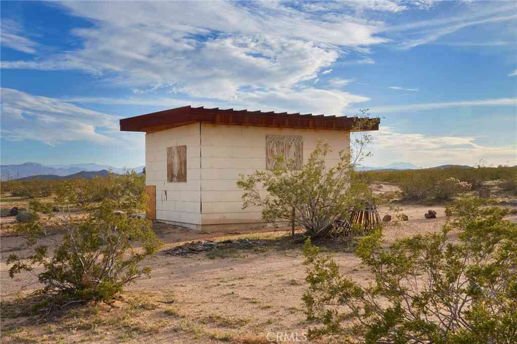 Homes For Sale - 77 Copper Moon Lane<br/> Joshua Tree, CA 92252