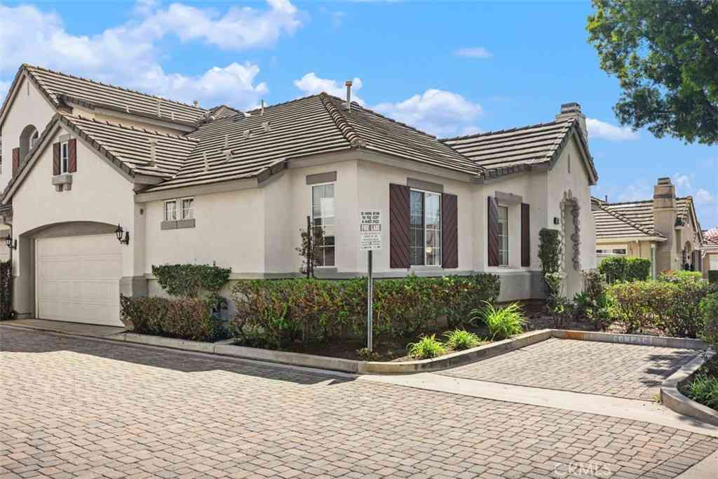 Townhouse For Sale - 104 Seacountry Lane<br/> Orange County, Rancho Santa Margarita, CA 92688