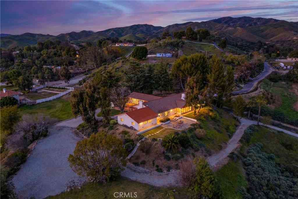 Homes For Sale - 30334 Byfield Road<br/> Castaic, CA 91384