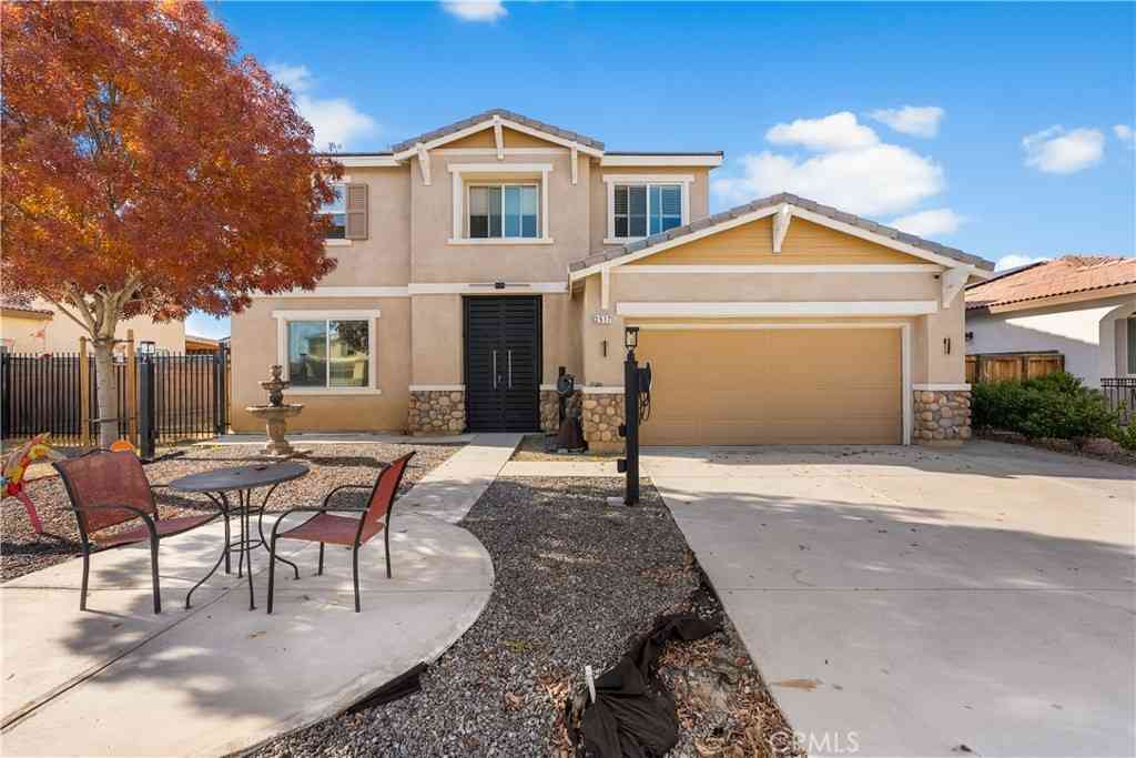 Homes For Sale - 2517 San Madrid Way<br/> Rosamond, CA 93560