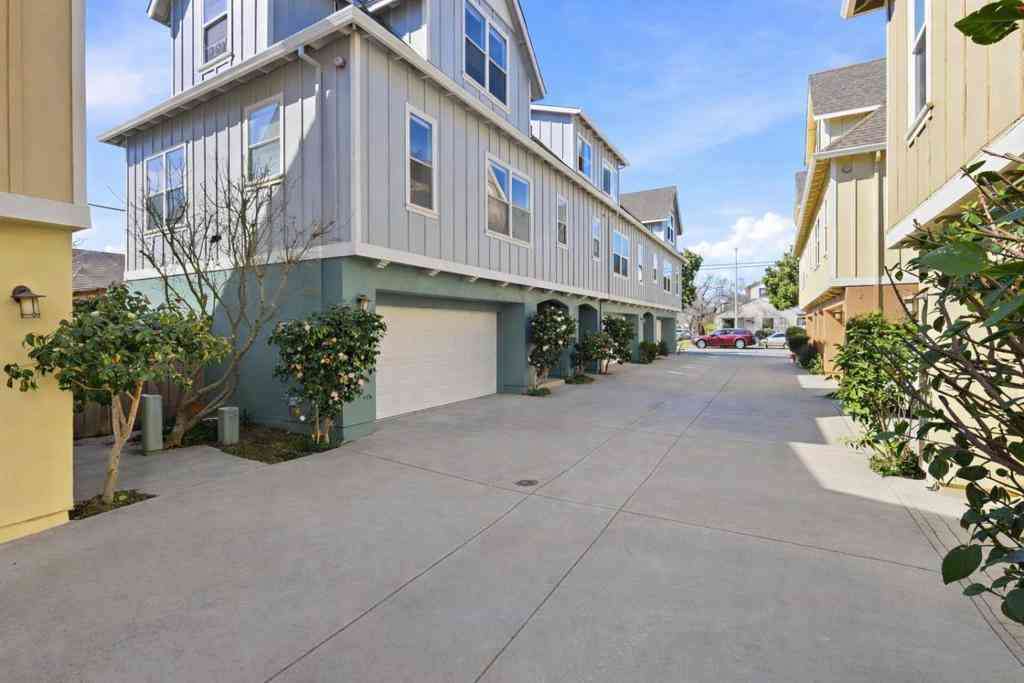 Townhouse For Sale - 110 Library Lane<br/> Santa Cruz, CA 95062