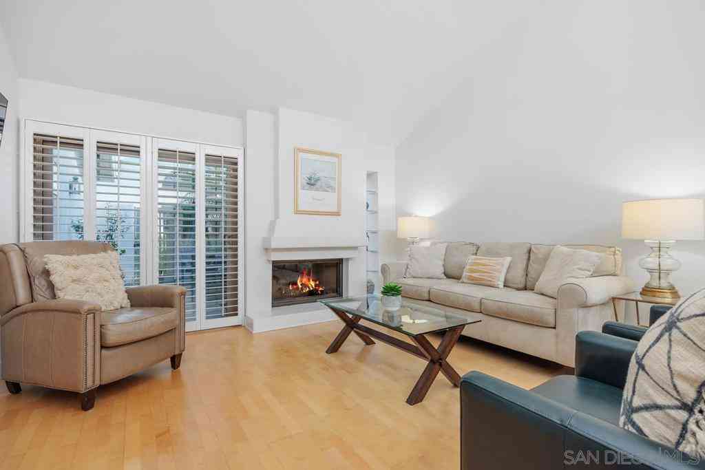 Townhouse For Sale - 16073 Vista De Golf<br/> Rancho Santa Fe, CA 92091