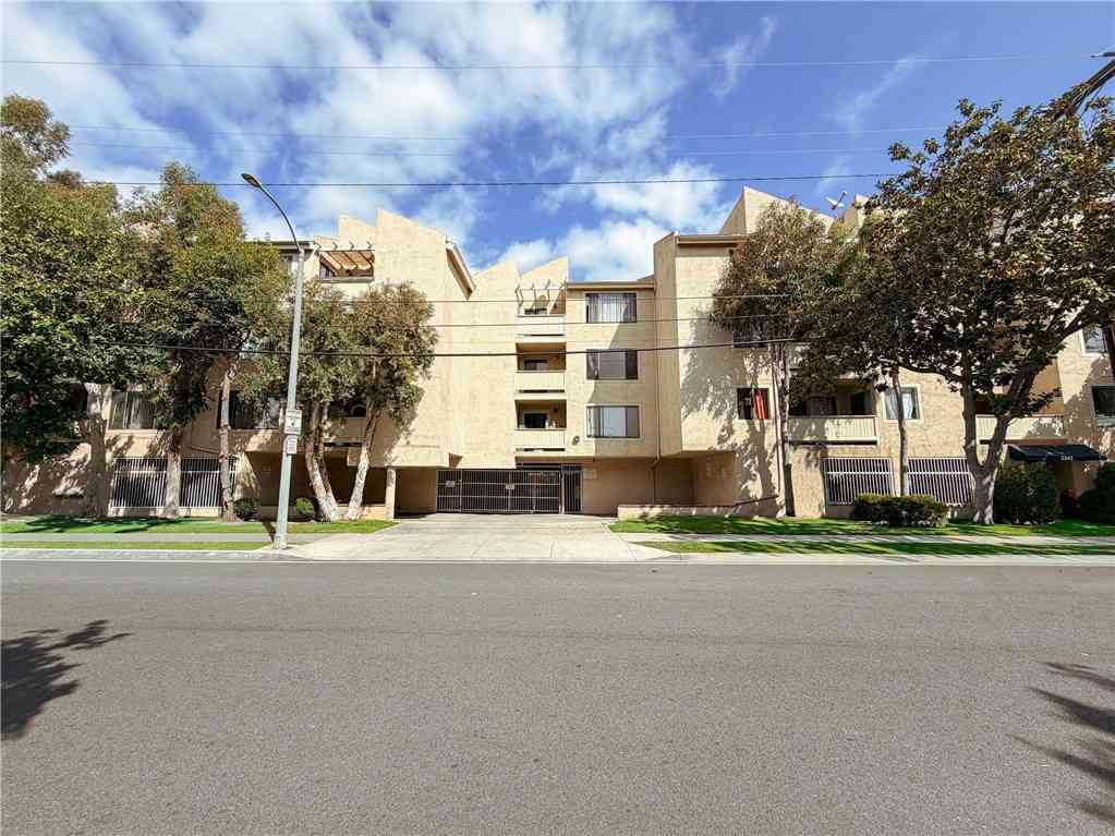Condo For Sale - 2343 E 17th Street #205<br/> Long Beach, CA 90804