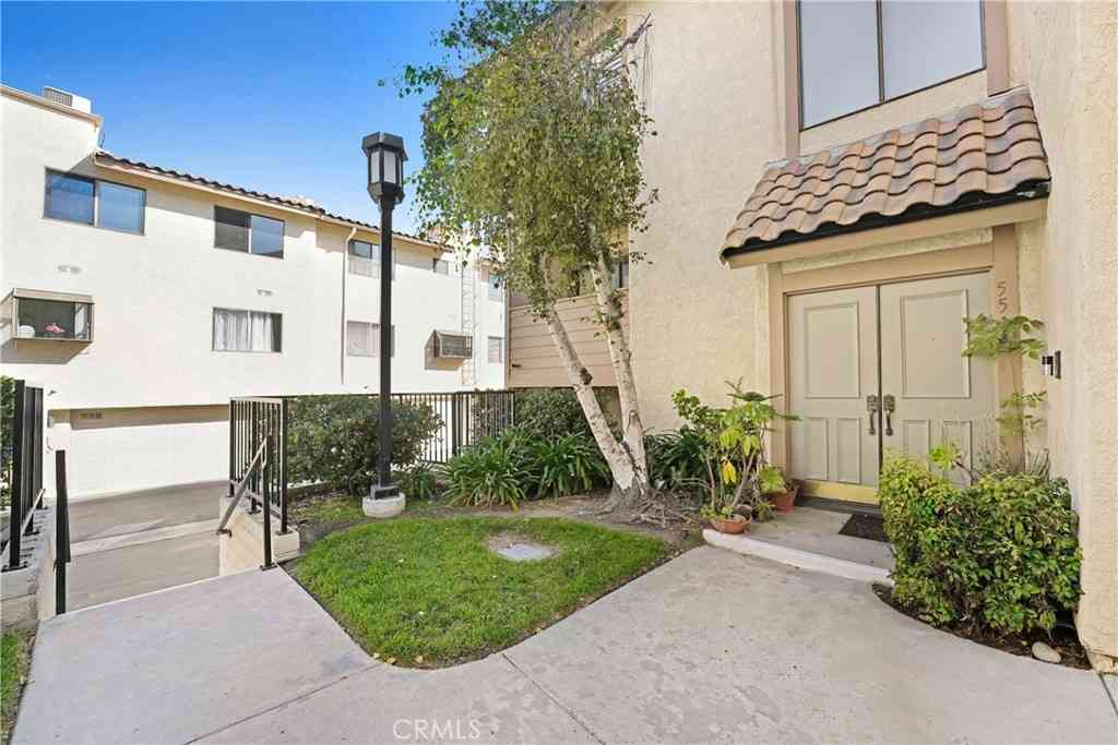 Townhouse For Sale - 5514 Las Virgenes<br/> Calabasas, CA 91302