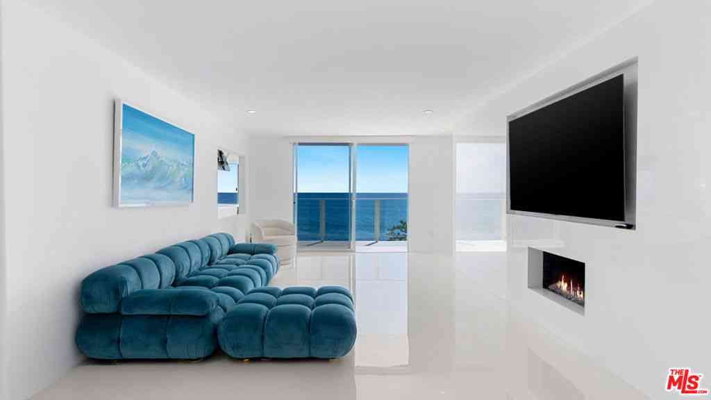 Condo For Sale - 22548 Pacific Coast Highway #203<br/> Malibu, CA 90265