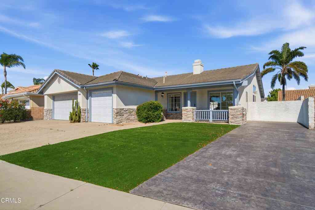 Homes For Sale - 676 Snipe Walk<br/> Ventura County, Oxnard, CA 93035
