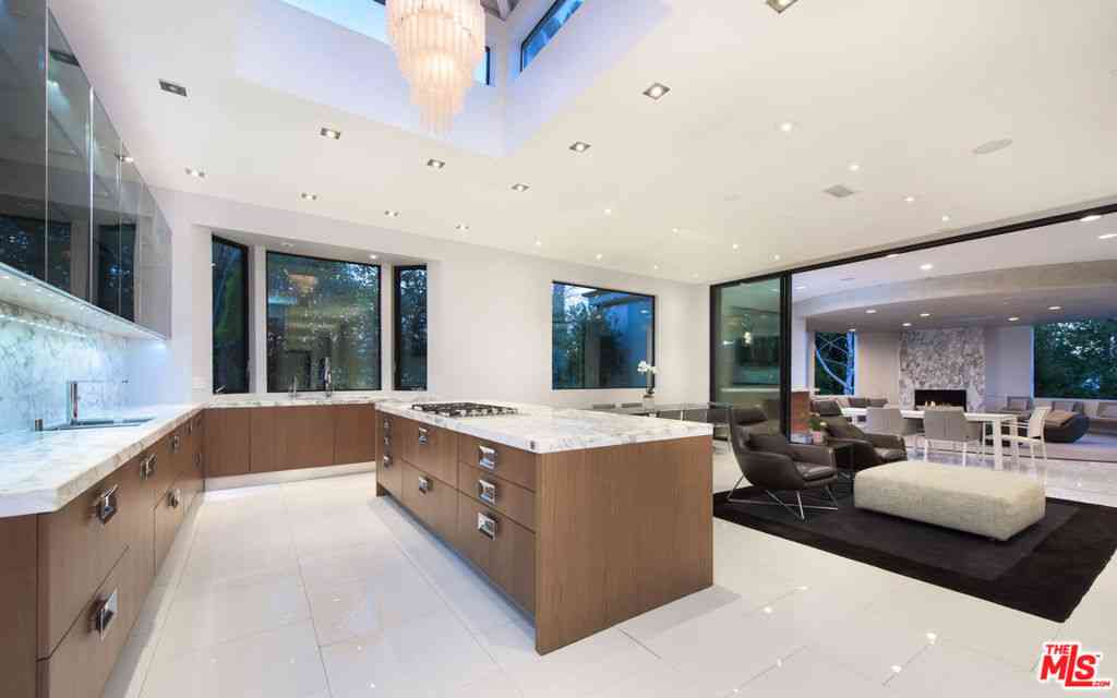 Homes For Rent - 900 N Hillcrest Road<br/> Beverly Hills, CA 90210