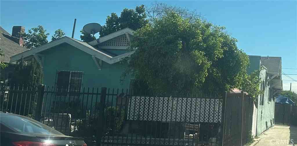 Homes For Sale - 1024 W 42nd Pl<br/> Los Angeles, CA 90037