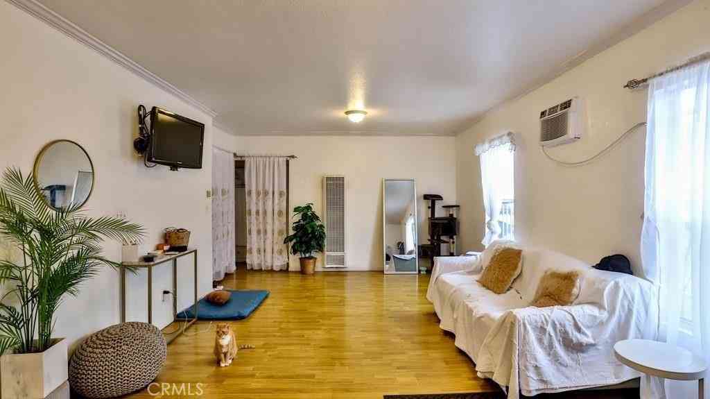 Multifamily For Sale - 6414 S Hoover Street<br/> Los Angeles, CA 90044