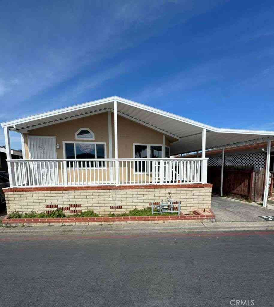 Mobile Home For Sale - 215 S Sullivan Lane #109<br/> Santa Ana, CA 92704
