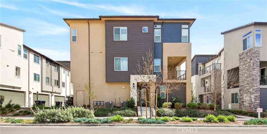 Condo For Sale - 300 Tank<br/> Irvine, CA 92618