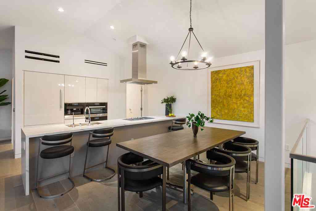 Condo For Rent - 8600 Wilshire Boulevard #TH 2<br/> Beverly Hills, CA 90211