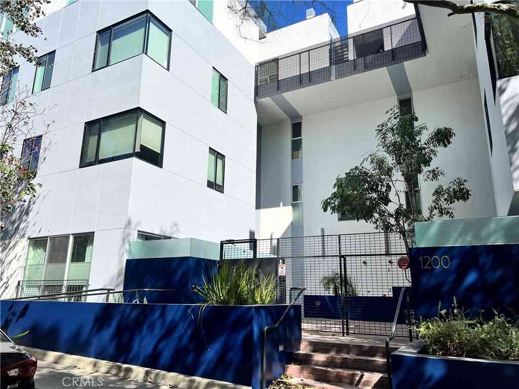 Condo For Sale - 1200 N Sweetzer Avenue #2<br/> West Hollywood, CA 90069