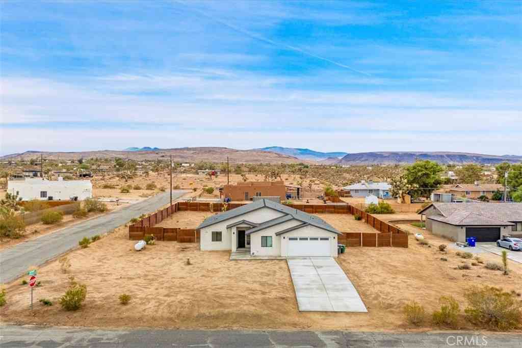 Homes For Sale - 3848 Ruidosa Avenue<br/> Yucca Valley, CA 92284