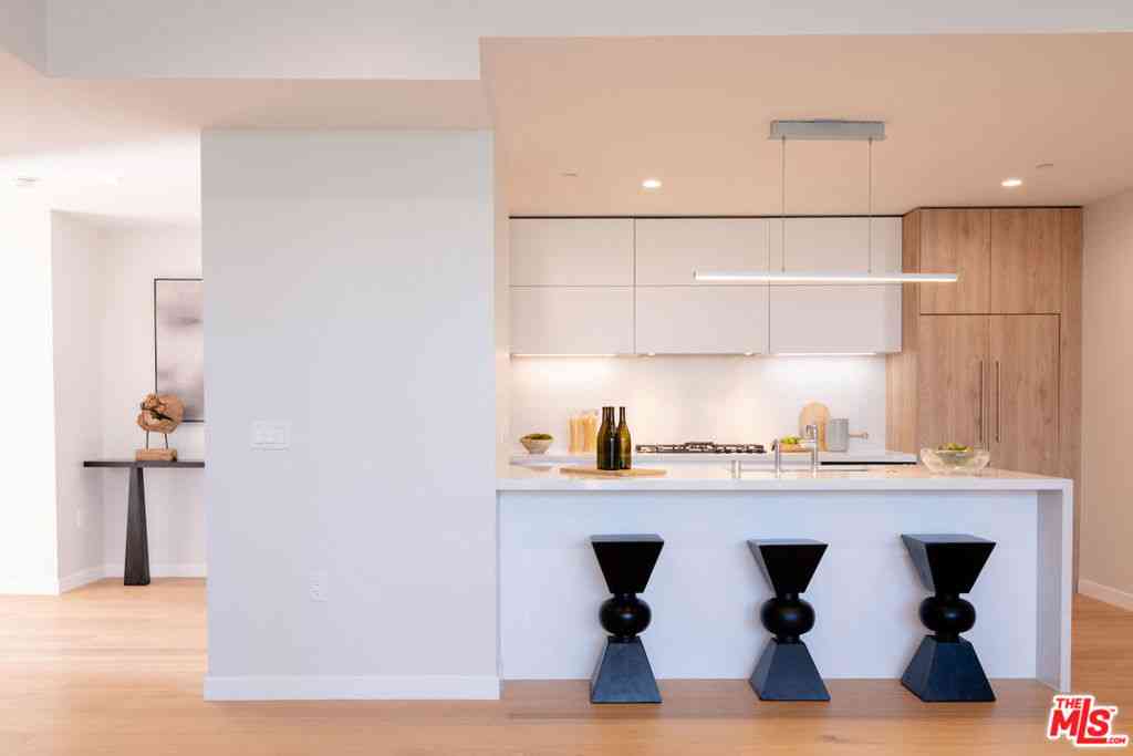 Condo For Rent - 11600 Dunstan Way #301<br/> Los Angeles, CA 90049